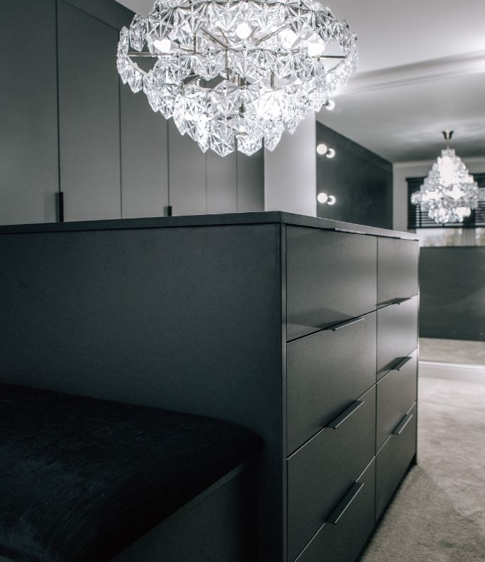 A bold contemporary dressing room for trendsetter Ryan